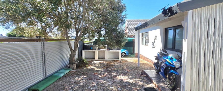 4 Bedroom Property for Sale in Kleinbaai Western Cape
